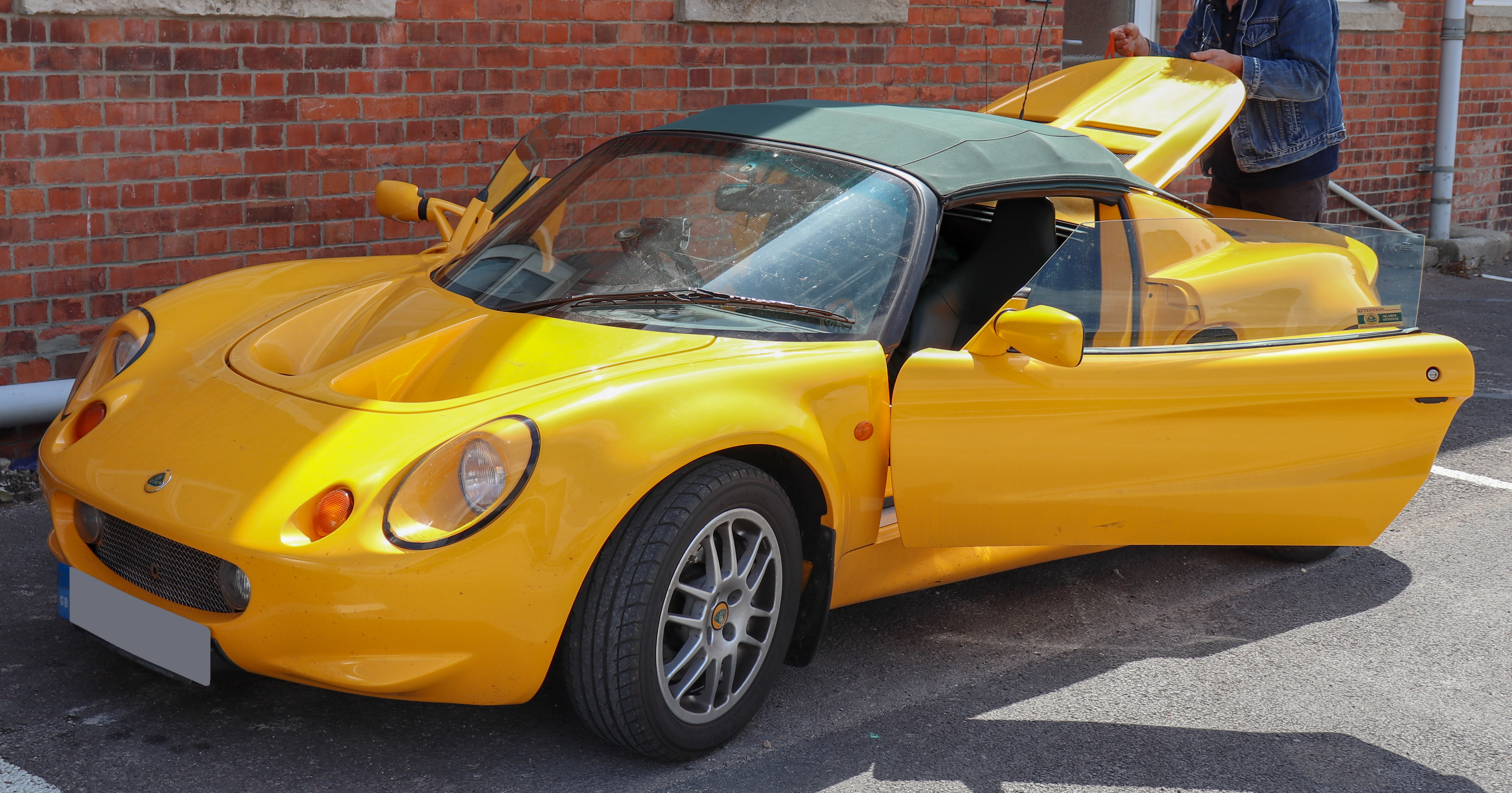 Машина Lotus Elise 1996