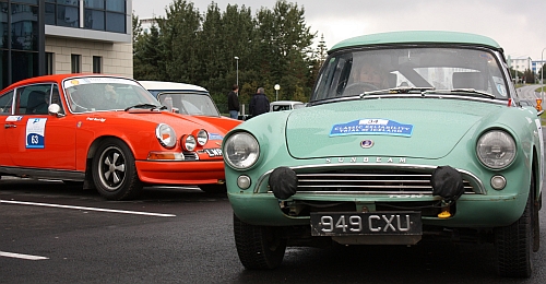 File:2 Cars (2837703716).jpg