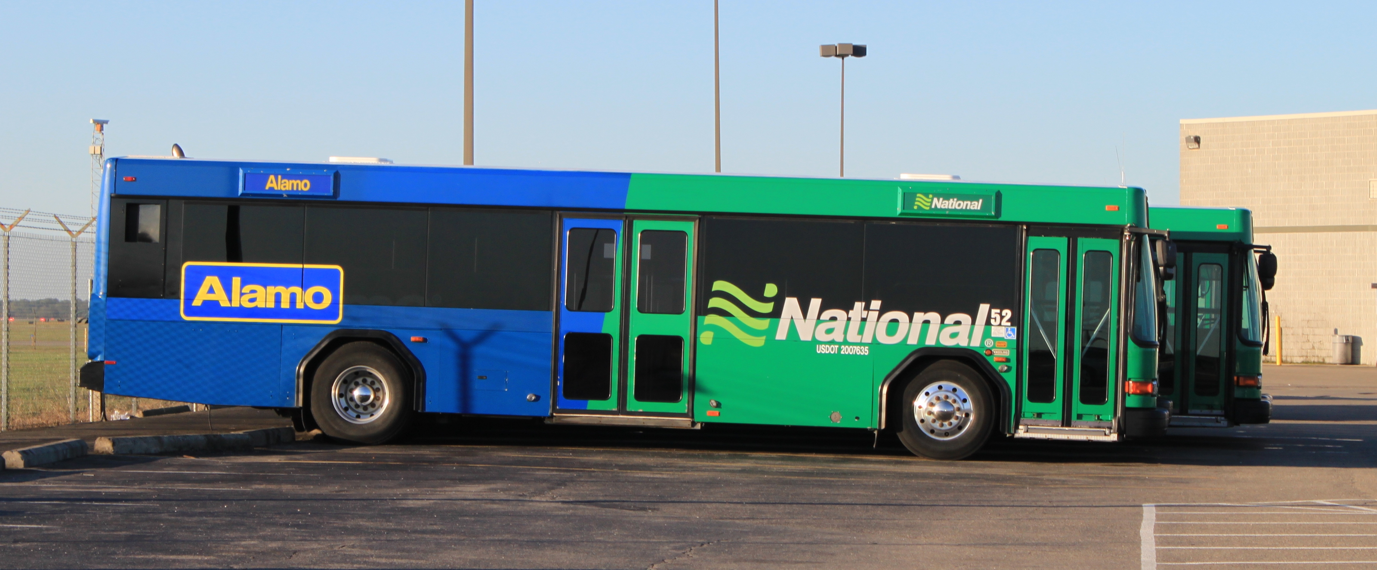 Alamo_%26_National_airport_shuttle_Detro