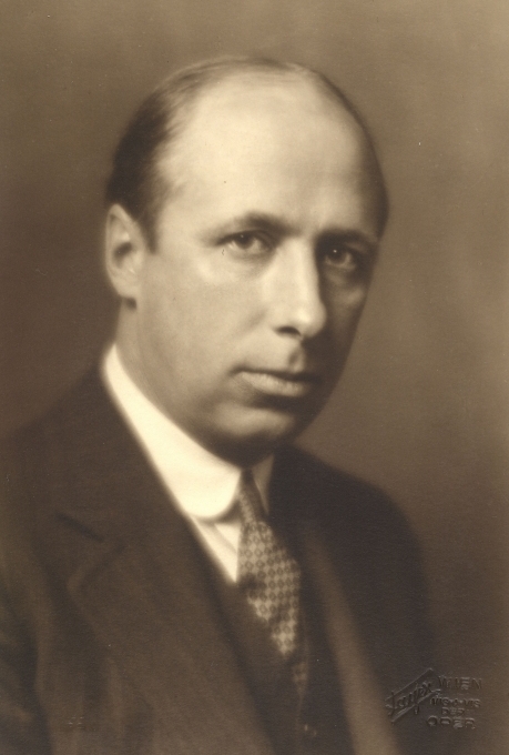 Portrait by [[Georg Fayer]], c. 1927