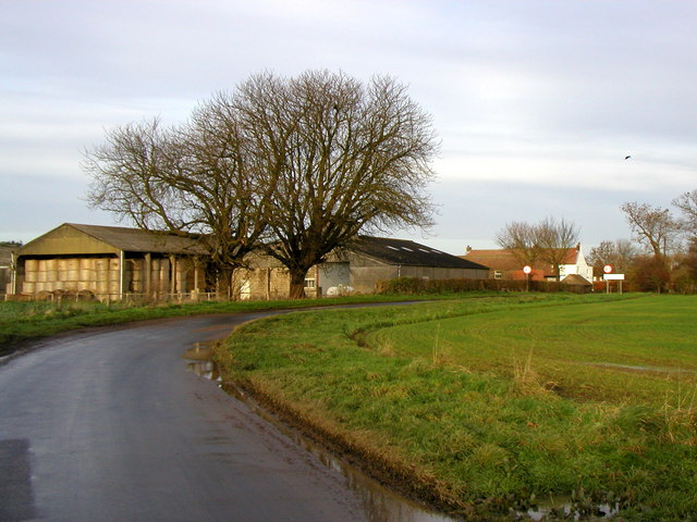 File:Approach to Gransmoor Village.jpg