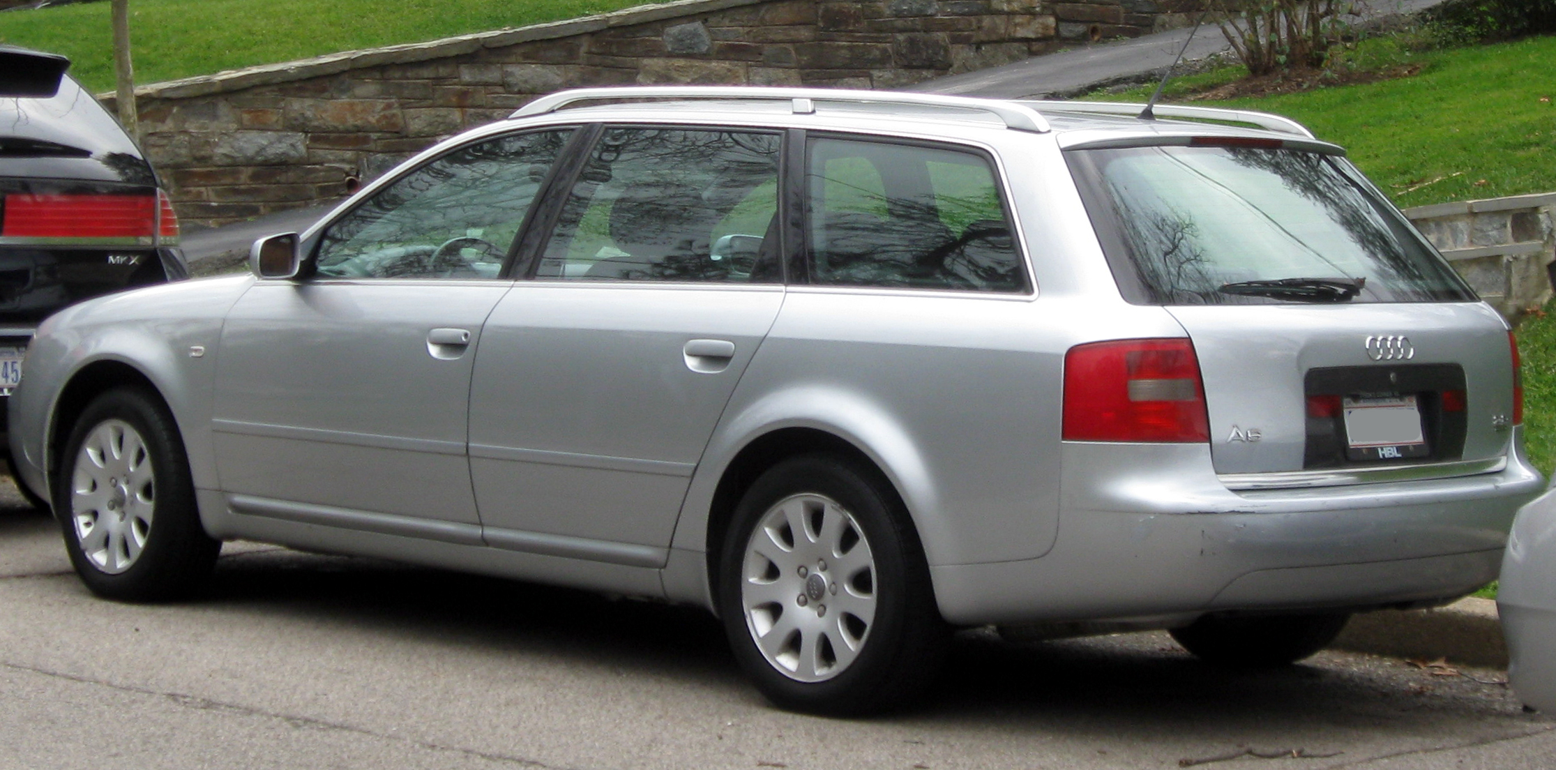 File:Audi A6 wagon -- 01-01-2012.jpg - Wikimedia Commons