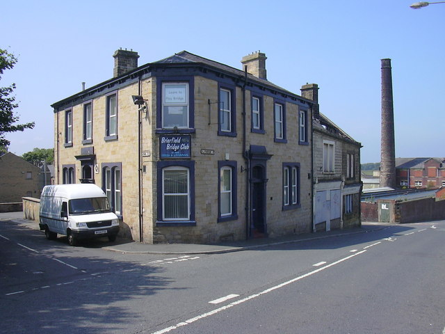 File:Brierfield Bridge Club "Leeds and Liverpool Hotel" 2 Clitheroe Rd Brierfield - geograph.org.uk - 1379026.jpg