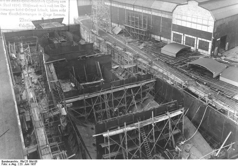 File:Bundesarchiv RM 25 Bild-08, Flugzeugträger "Graf Zeppelin", Bau.jpg