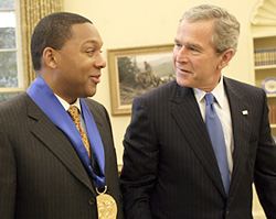File:Bush Wynton 2005 National Medal of Arts.jpg