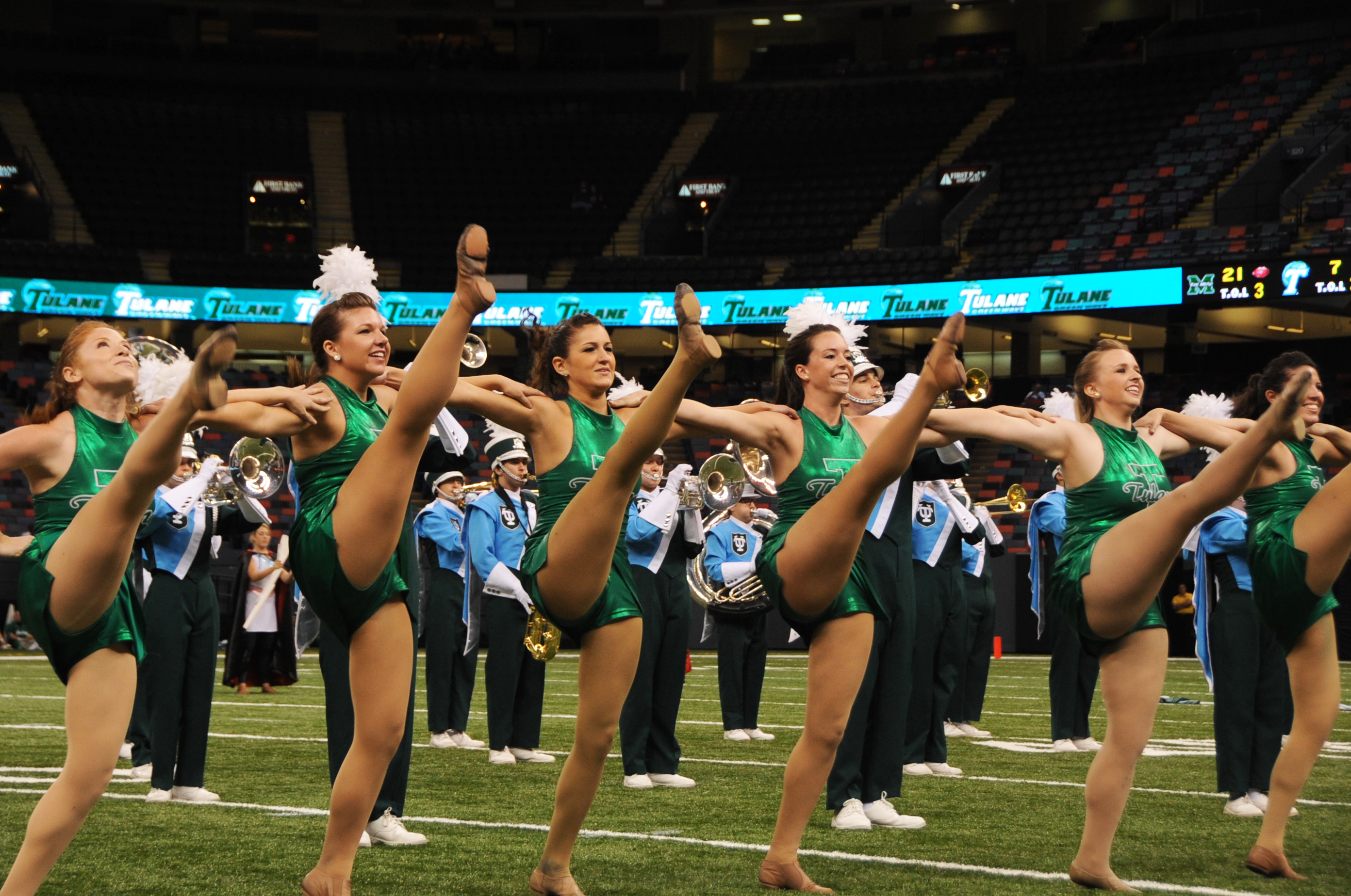 Dancing file. University Dancers. University Dancers ops. University Dancers ups. Thunderstruck (UCLA Dance Team).