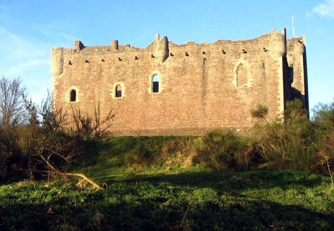 File:Doune Castle south wall.jpg