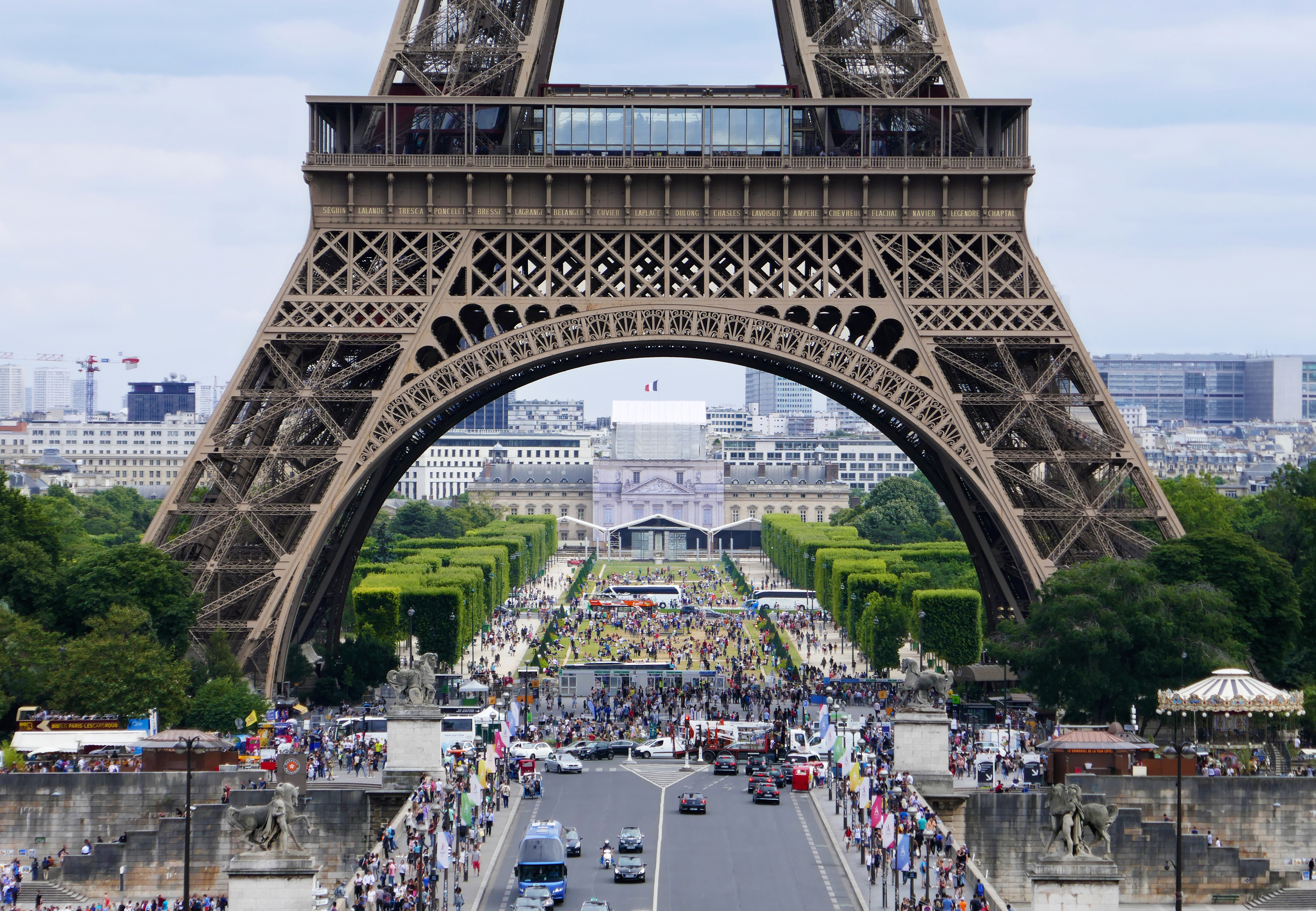 Символ Парижа Эйфелева башня