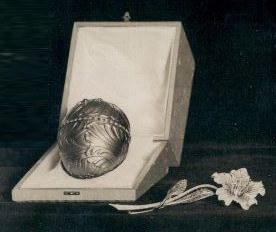 File:Fabergé Nécessaire egg.jpg