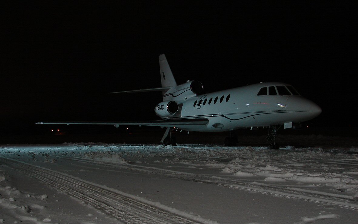 Falcon 50 under the lights (407193569).jpg