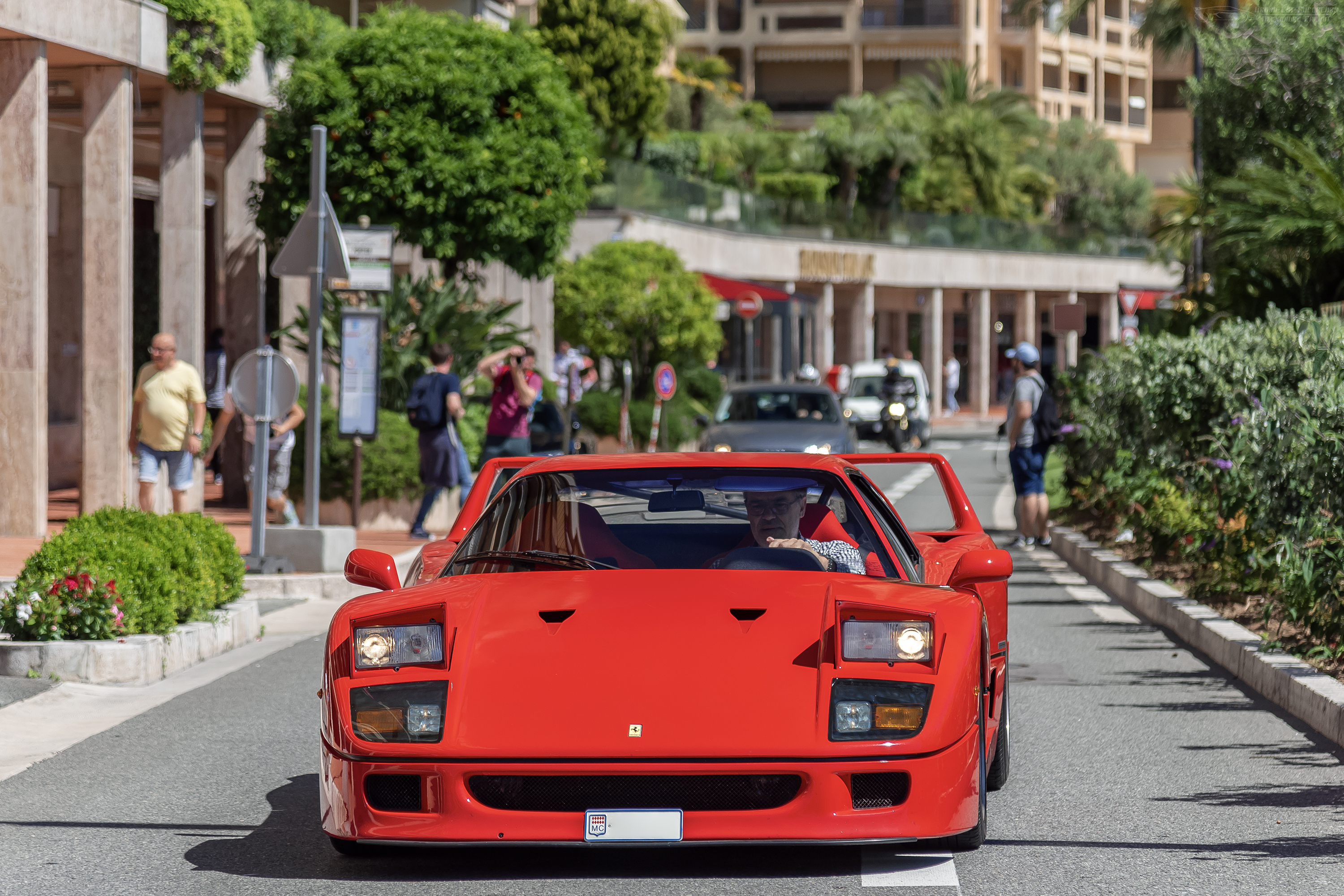 Ferrari f40 в гараже