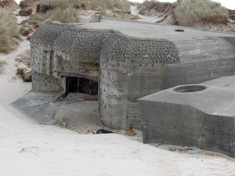 File:Gun emplacement on beach.jpg