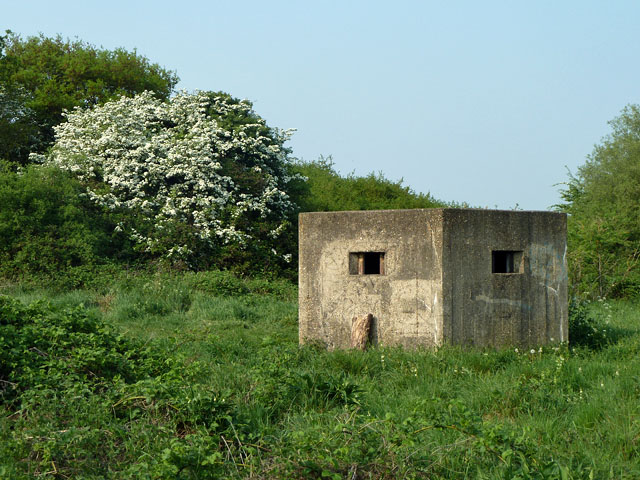 File:Hexagonal pillbox, Ingrebourne valley - geograph.org.uk - 2375913.jpg