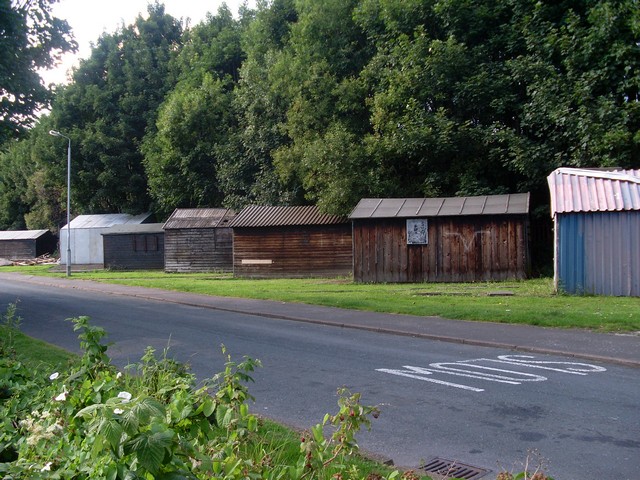 File:Huts along Portpatrick Road - geograph.org.uk - 906401.jpg