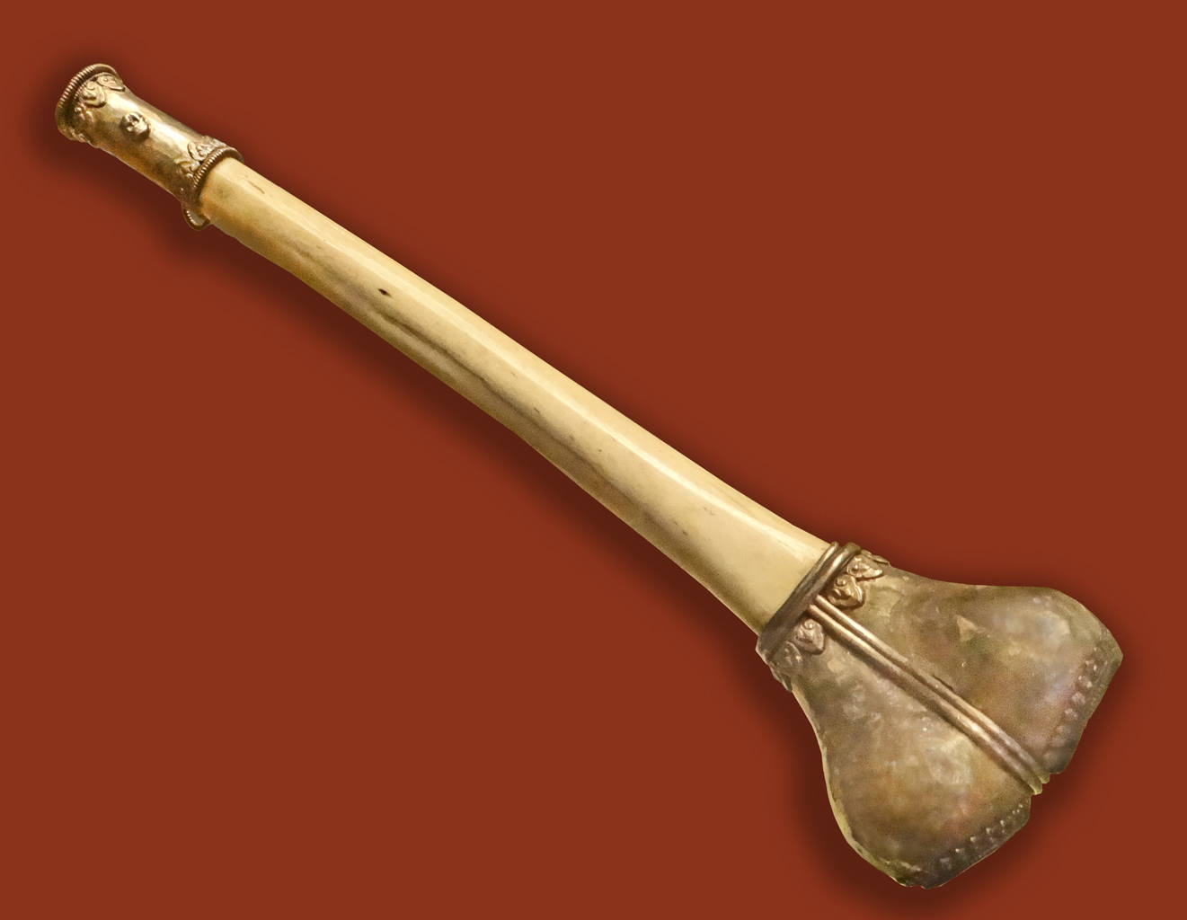 Музыкальный инструмент канглинг. Ганлин музыкальный инструмент. Кожаная Дудка. Канглинг флейта. Тибетская флейта ганлин.