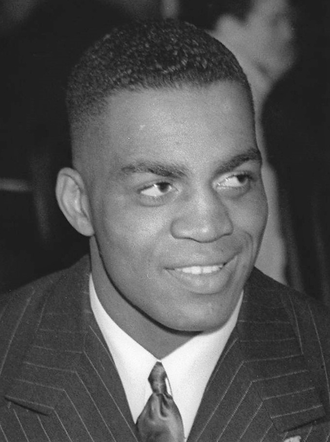 Rams' Kenny Washington helped re-integrate the NFL in 1946