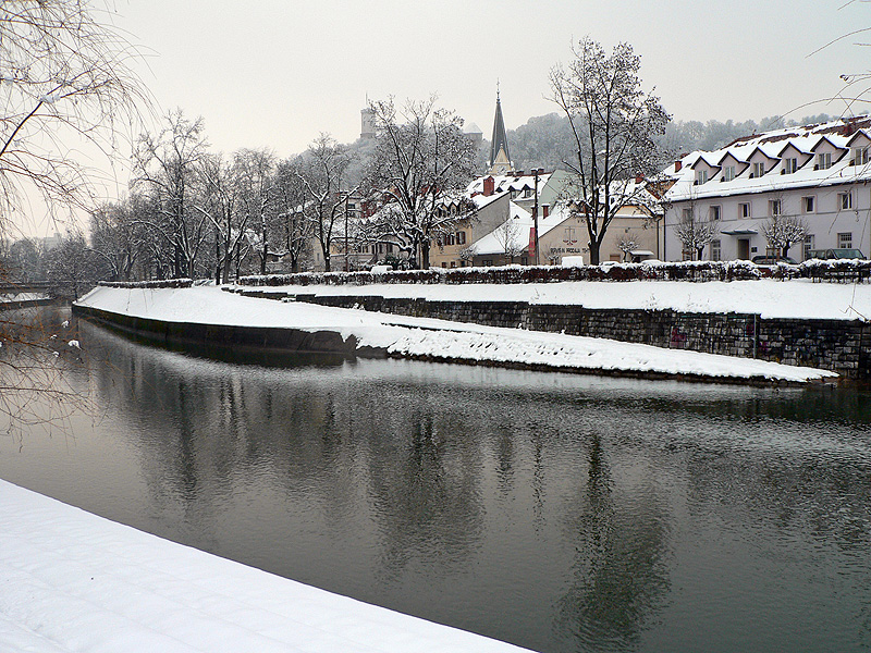 File:Ljubljanica under the snow 2.jpg