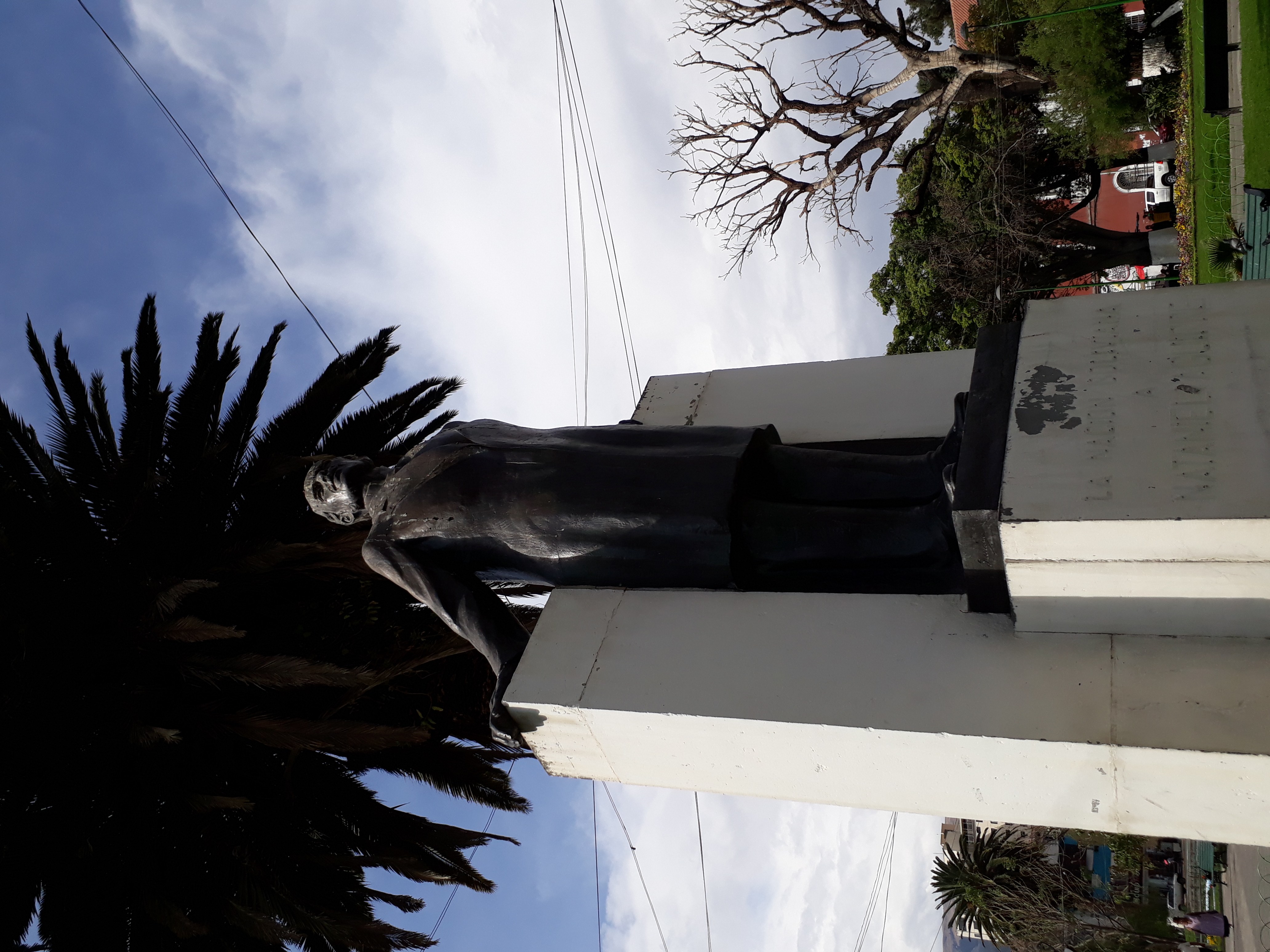 File:Monumento de Nataniel Aguirre. perspectiva tres cuartos.jpg -  Wikimedia Commons