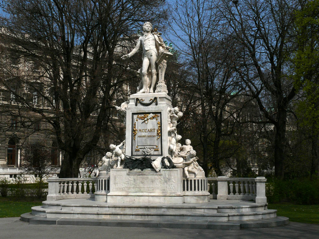 Mozartdenkmal z03.JPG