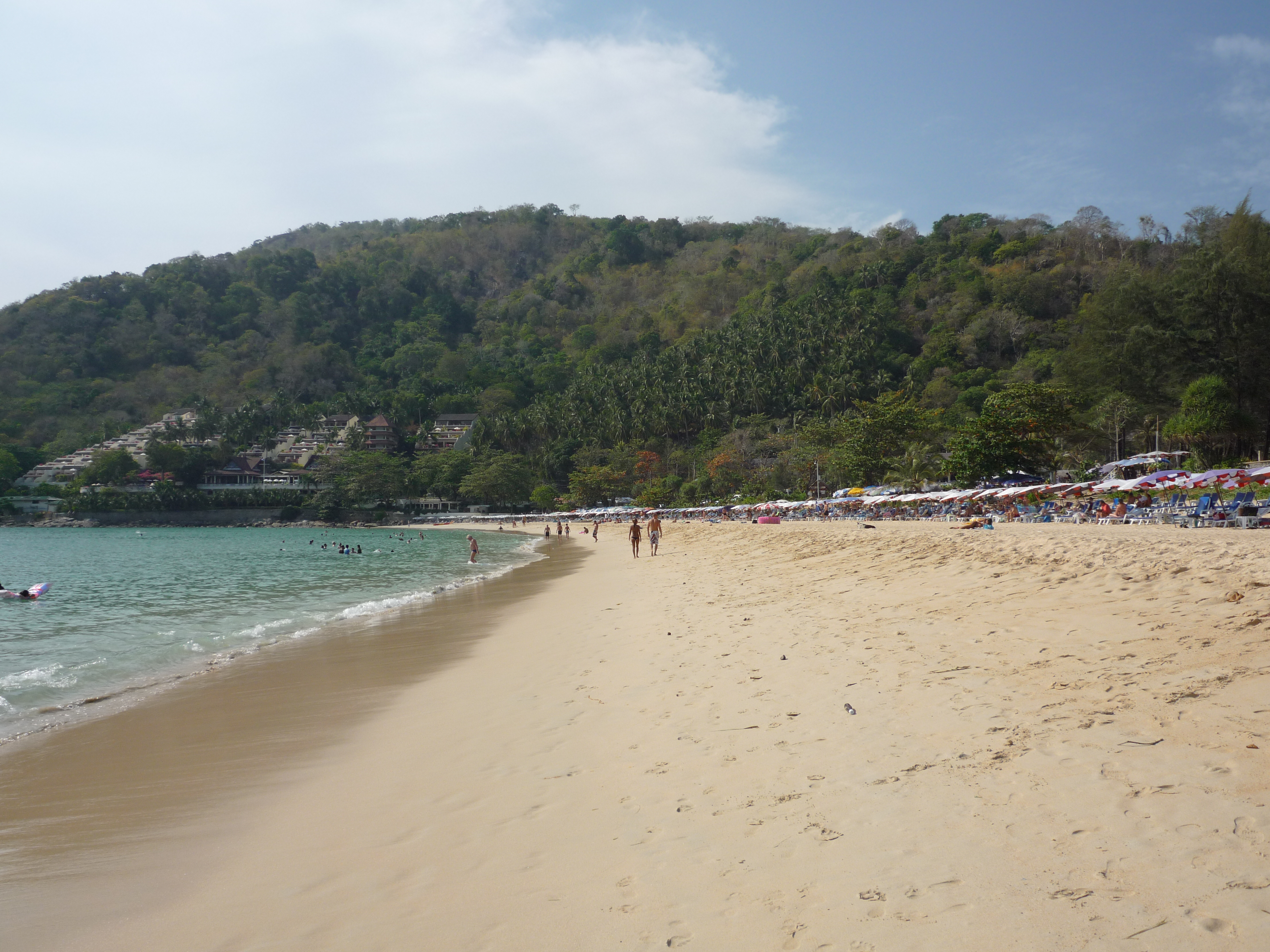 Пляж nai harn пхукет. Nai Harn Beach Phuket. Пляж най Харн 2022. Nai Harn Monastery. Nai Harn District.