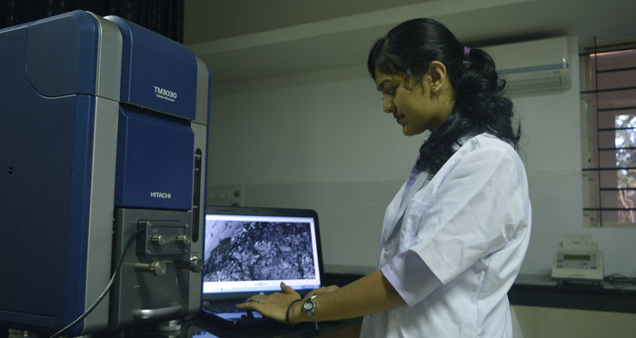File:Postgraduate science laboratory at St Aloysius College, Mangalore, Karnataka, India (2017).jpg