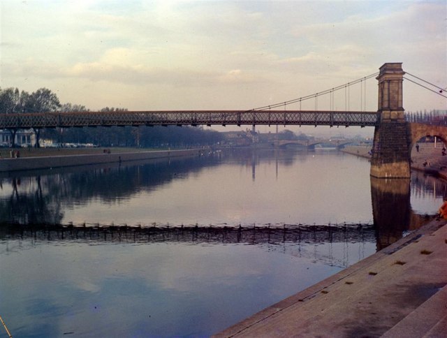 File:River Trent and the Wilford Bridge - geograph.org.uk - 1467340.jpg