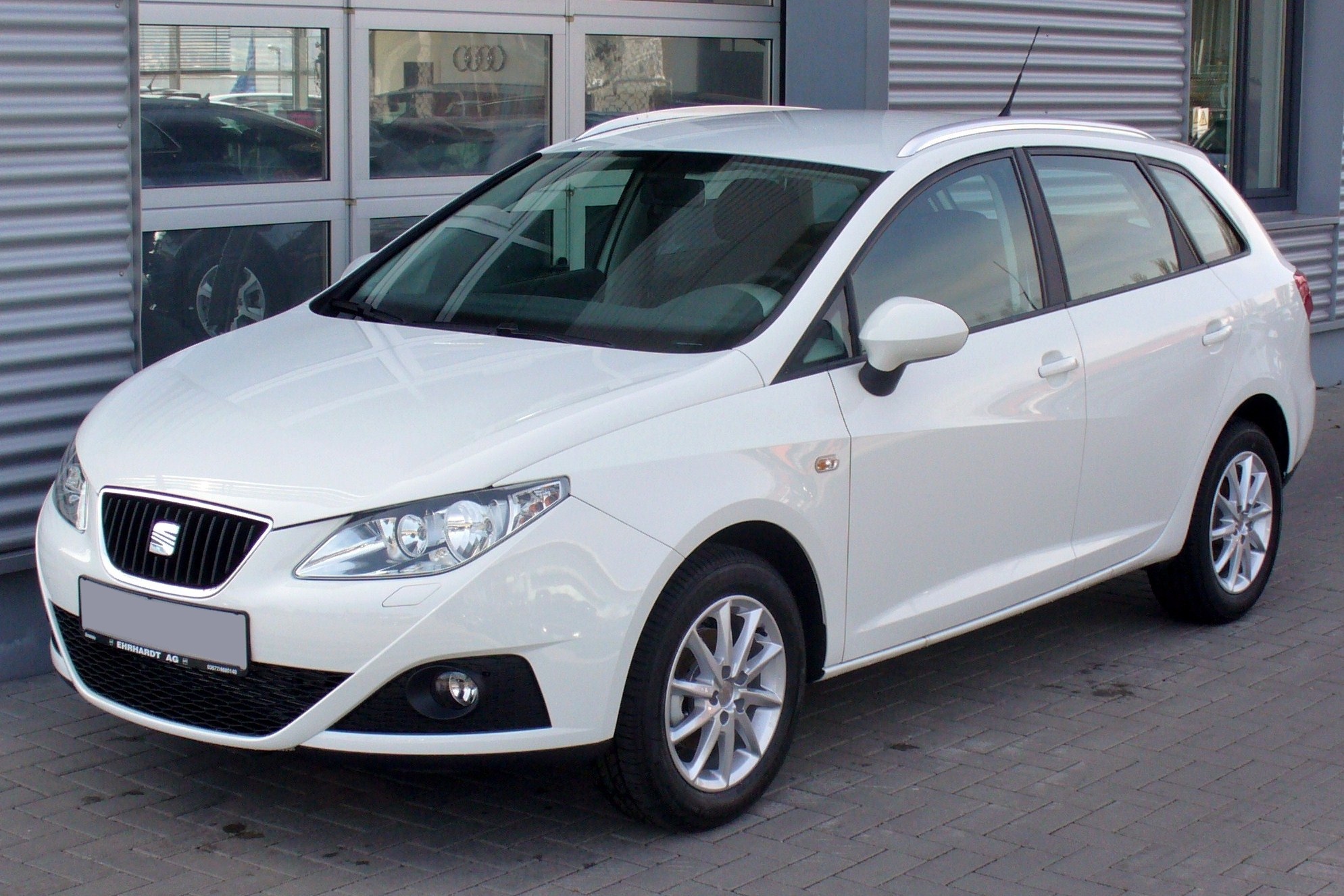 File:Seat Ibiza 6J 1.4 Good Stuff Magicoschwarz Heck.JPG - Wikimedia Commons