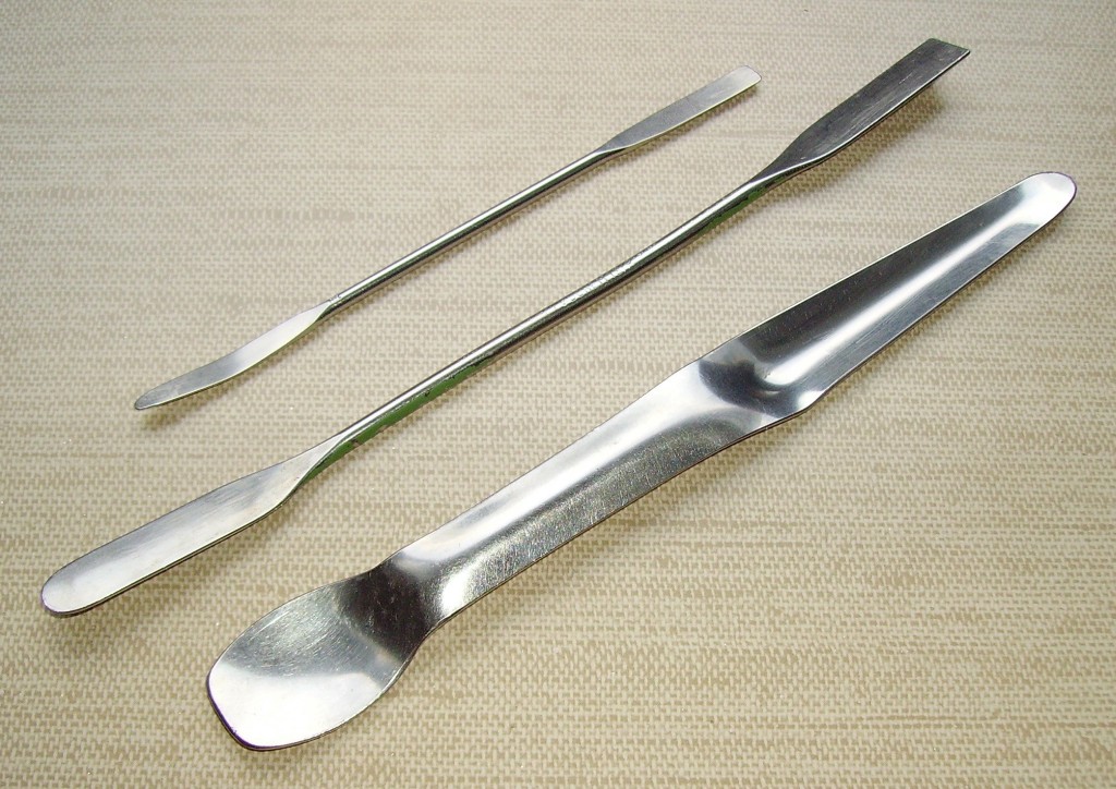 File:Spatulas-lab.jpg - Wikimedia Commons