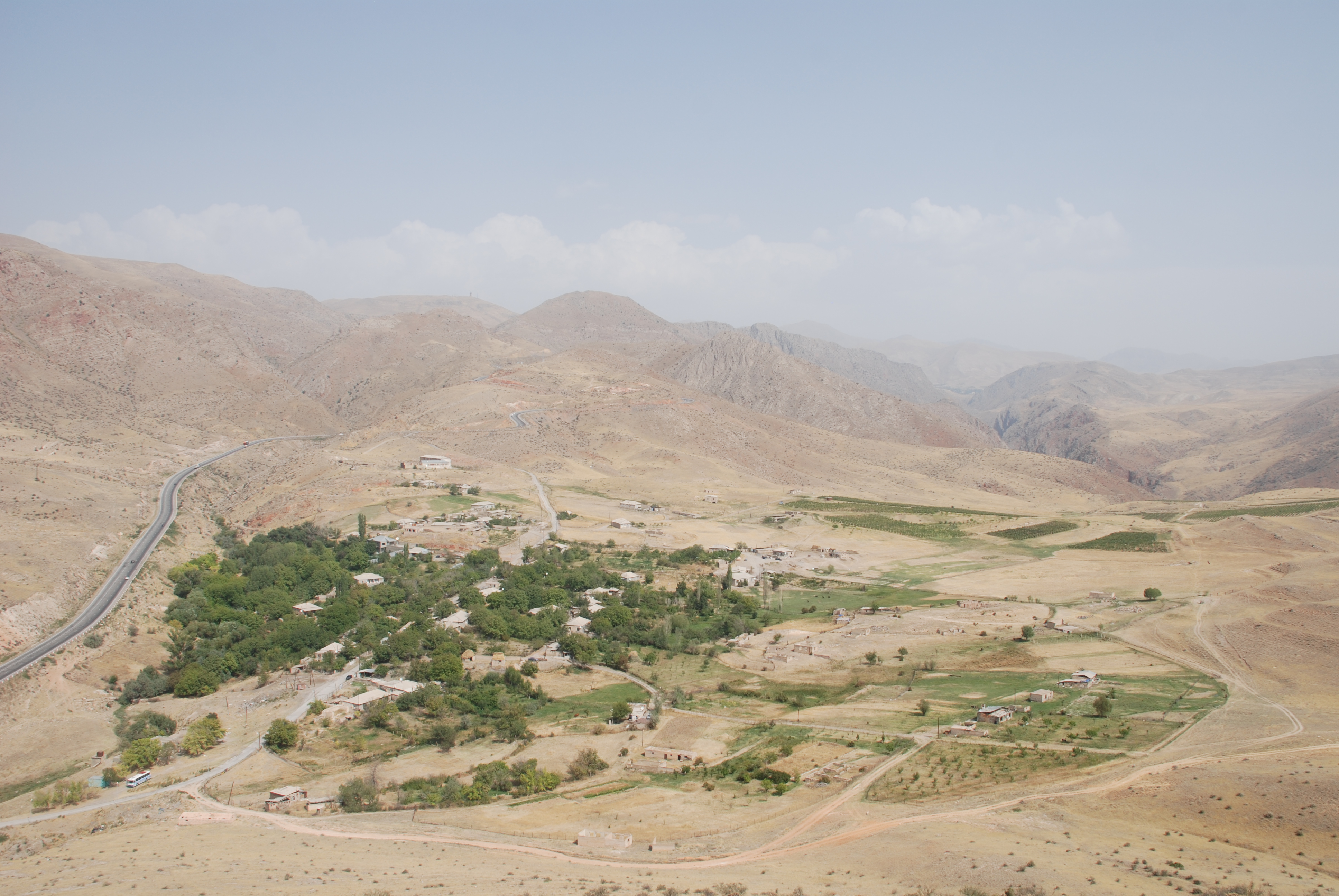 Тигранашен Армения. Адское ущелье в Араратской области. Тигранашен фото. Парахадем гора.