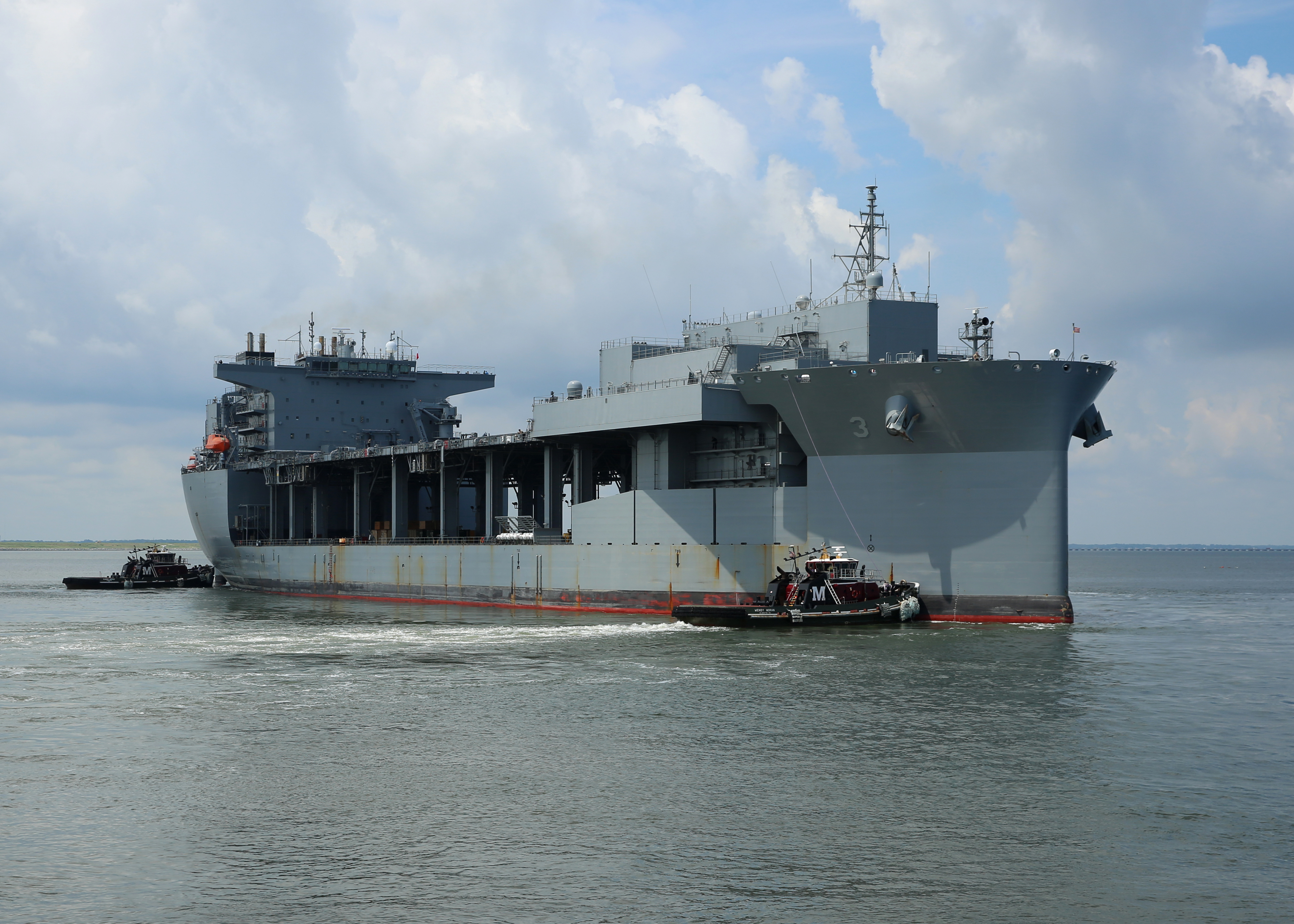 ARMADA DE LOS ESTADOS UNIDOS DE AMÉRICA USNS_Lewis_B._Puller_departs_Naval_Station_Norfolk._%2835725832041%29