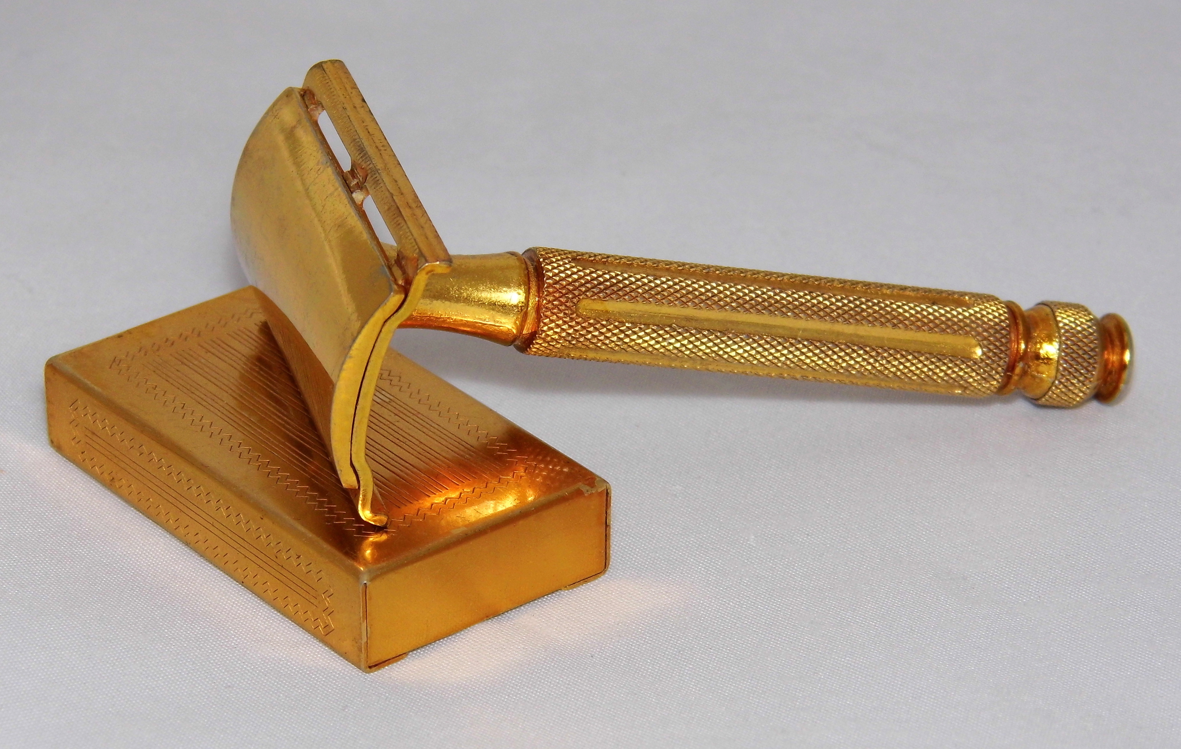 File Vintage Gillette Gold Tech De 3 Piece Safety Razor Ball End Made In Usa Circa 1940s Jpg Wikimedia Commons