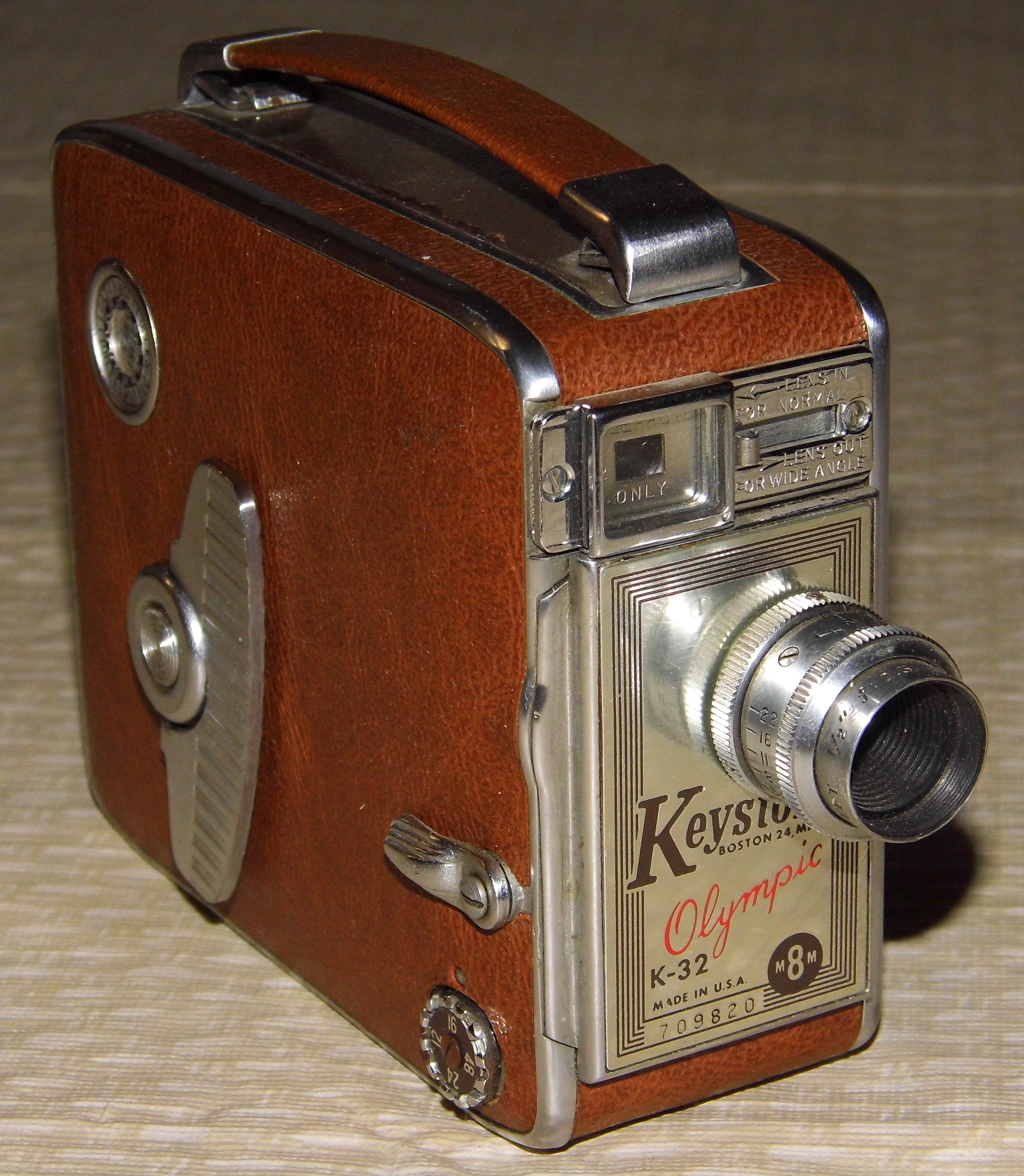 File:Vintage Keystone 8mm Movie Camera, Model K-32 Olympic, Light