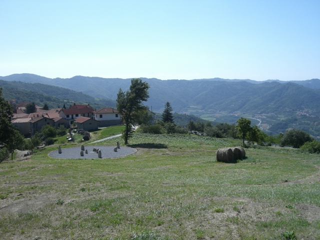 File:Vista dal cimitero bergolo.jpg