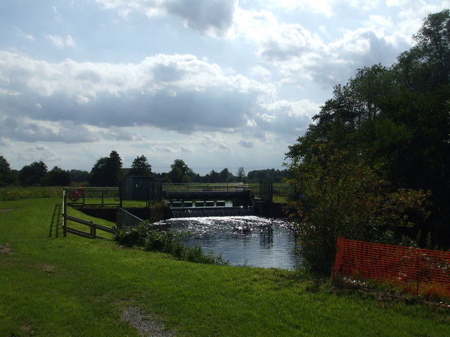 File:Wainford Sluice - geograph.org.uk - 1426959.jpg