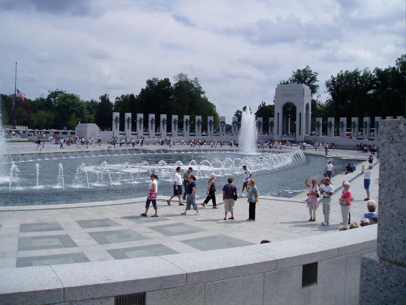 File:World War II Memorial Wade-9.jpg