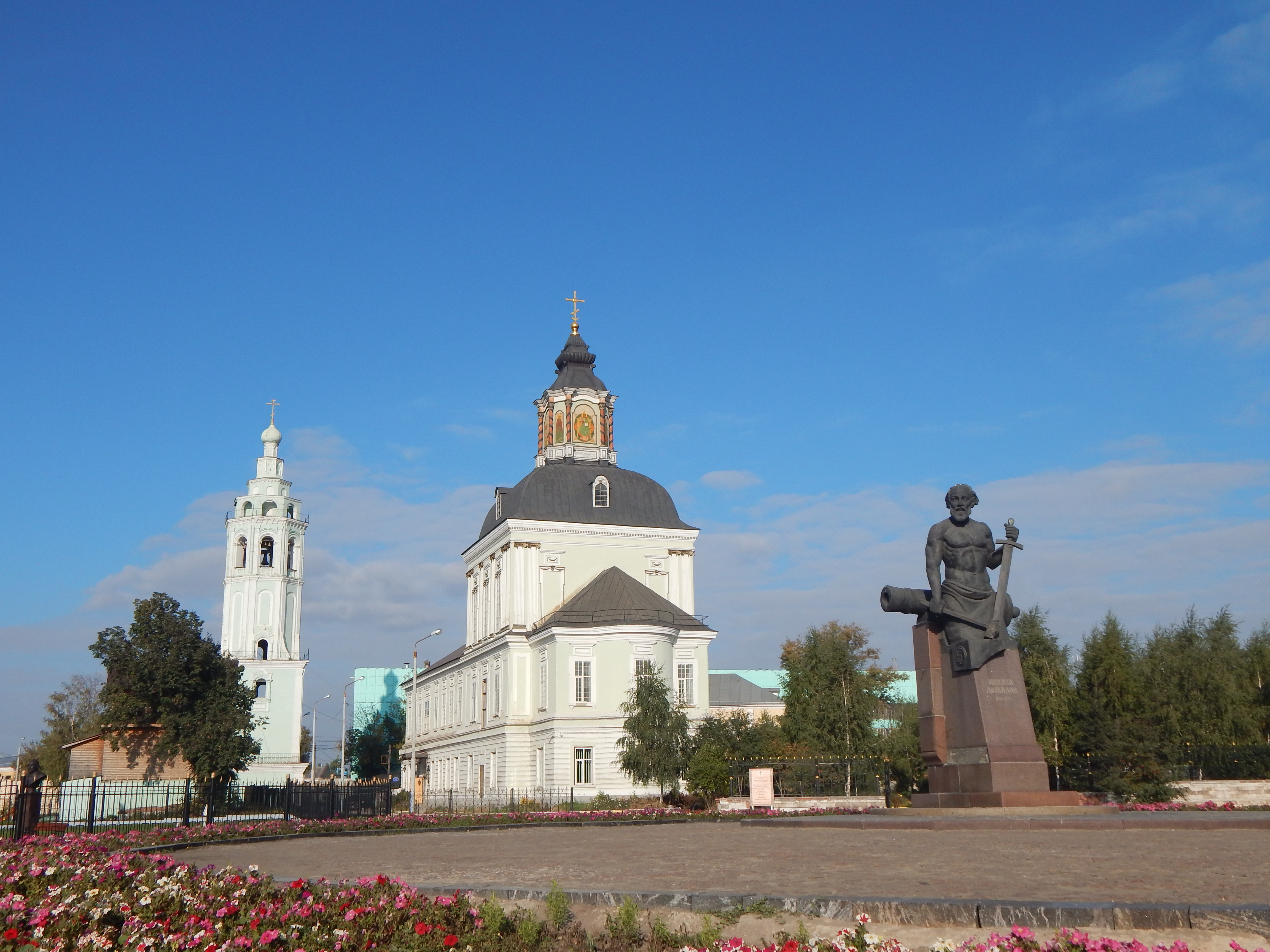 Памятник демидовым в екатеринбурге