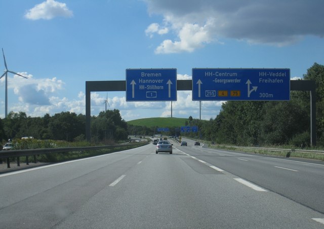 File:A1 - Kreuz 36, Hamburg-Süd - geo-en.hlipp.de - 13962.jpg