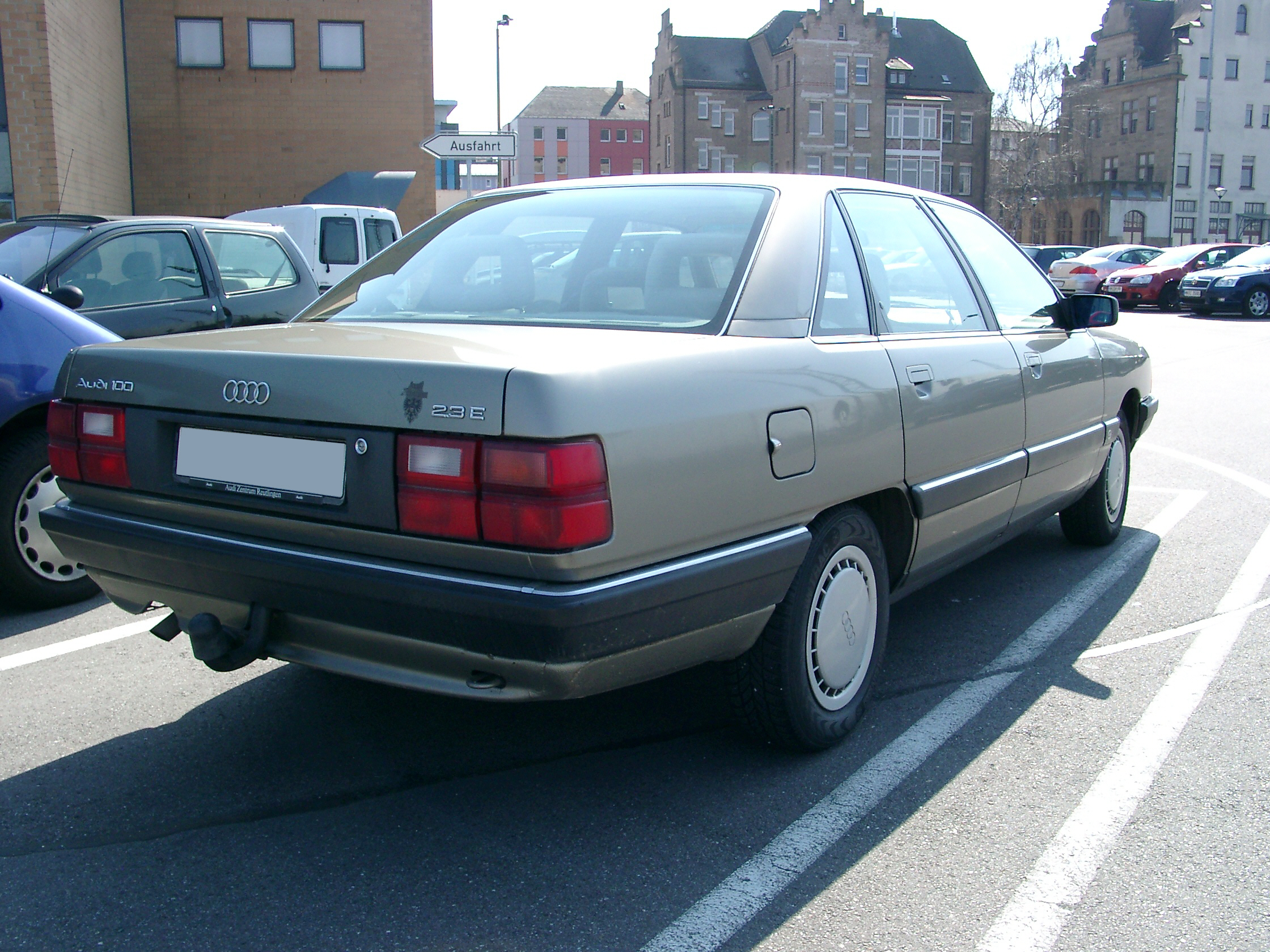 File:Audi 100 C3 rear 20070326.jpg - Wikimedia Commons