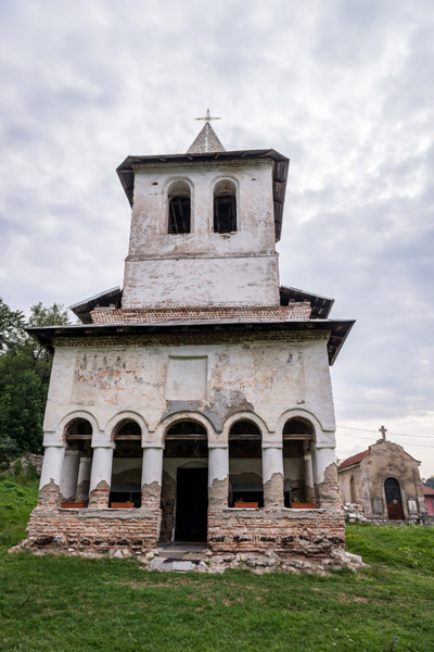 File:Baia de Aramă Monastery - Ext3.jpg