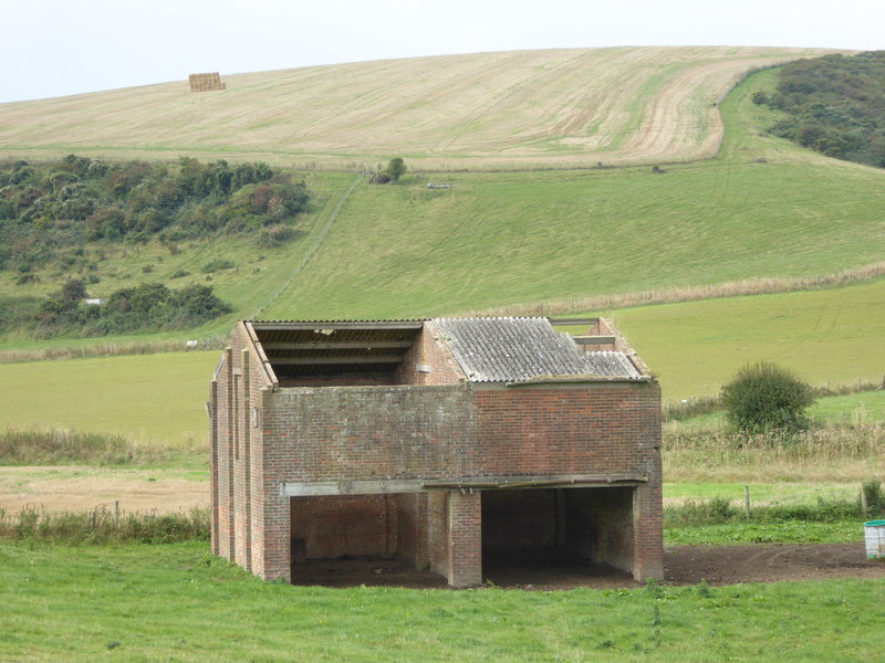 File:Brick built shed in field - geograph.org.uk - 5122808.jpg