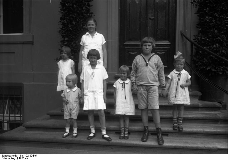 File:Bundesarchiv Bild 102-00445, Enkelkinder Hindenburgs.jpg