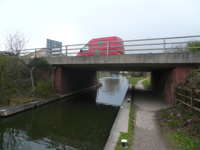 File:Chesterfield Canal Bridge - Just after Stret Lock (48) - geograph.org.uk - 768058.jpg