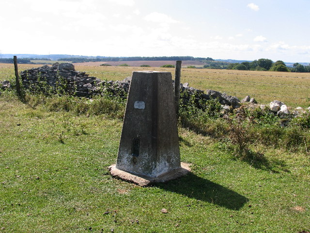 File:Cleeve Hill 2.jpg