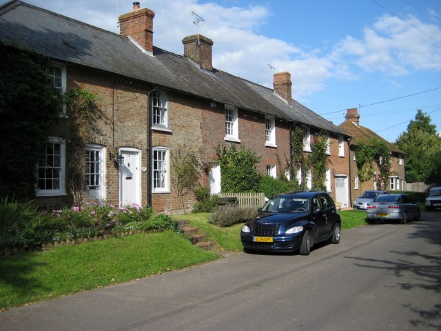 File:Court Lodge Road in Appledore, Kent - geograph.org.uk - 577715.jpg