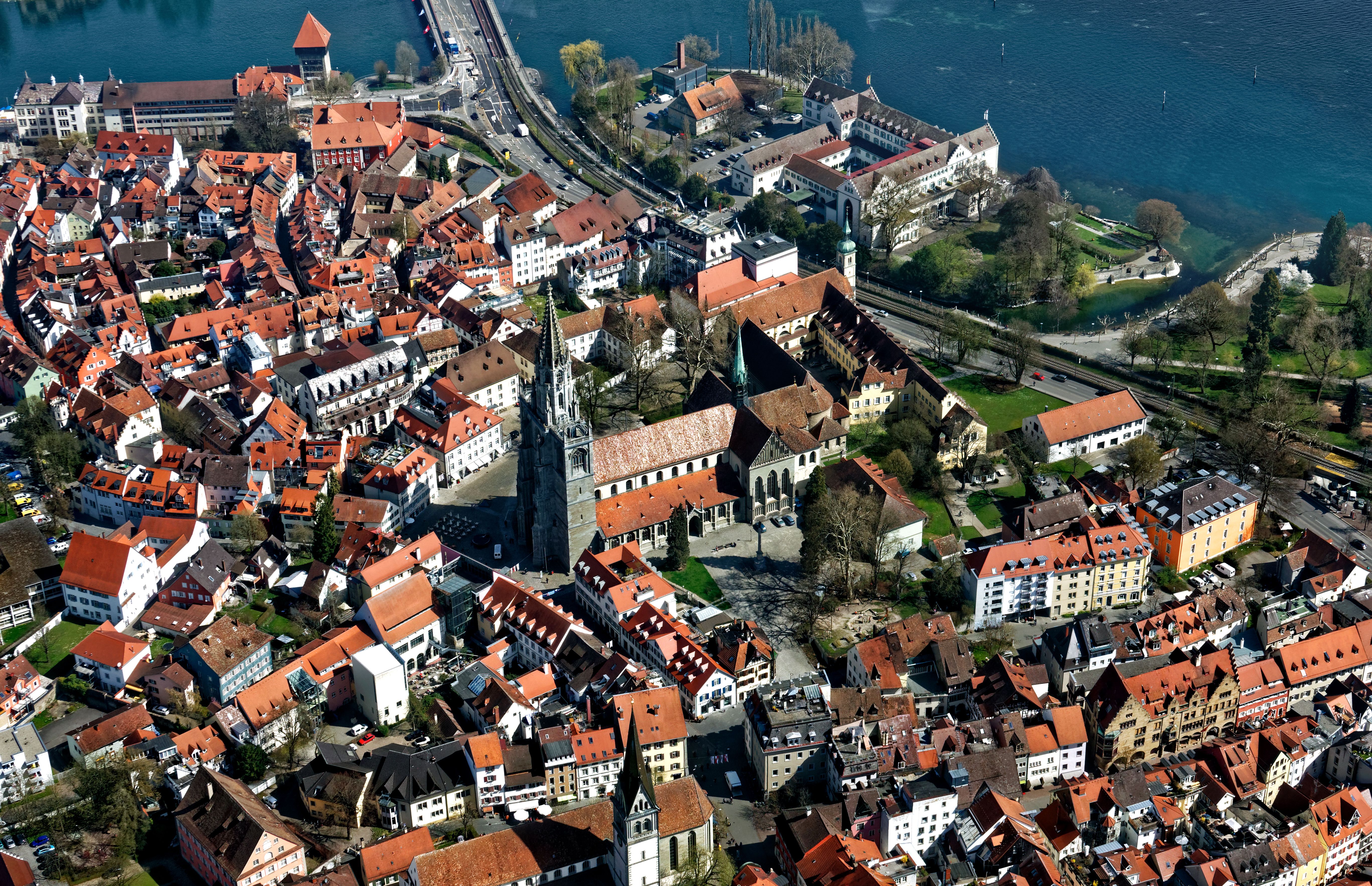 Luftaufnahme der Konstanzer Altstadt mit dem Münster, 2018