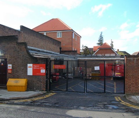 File:Edgware Sorting Office - geograph.org.uk - 267314.jpg