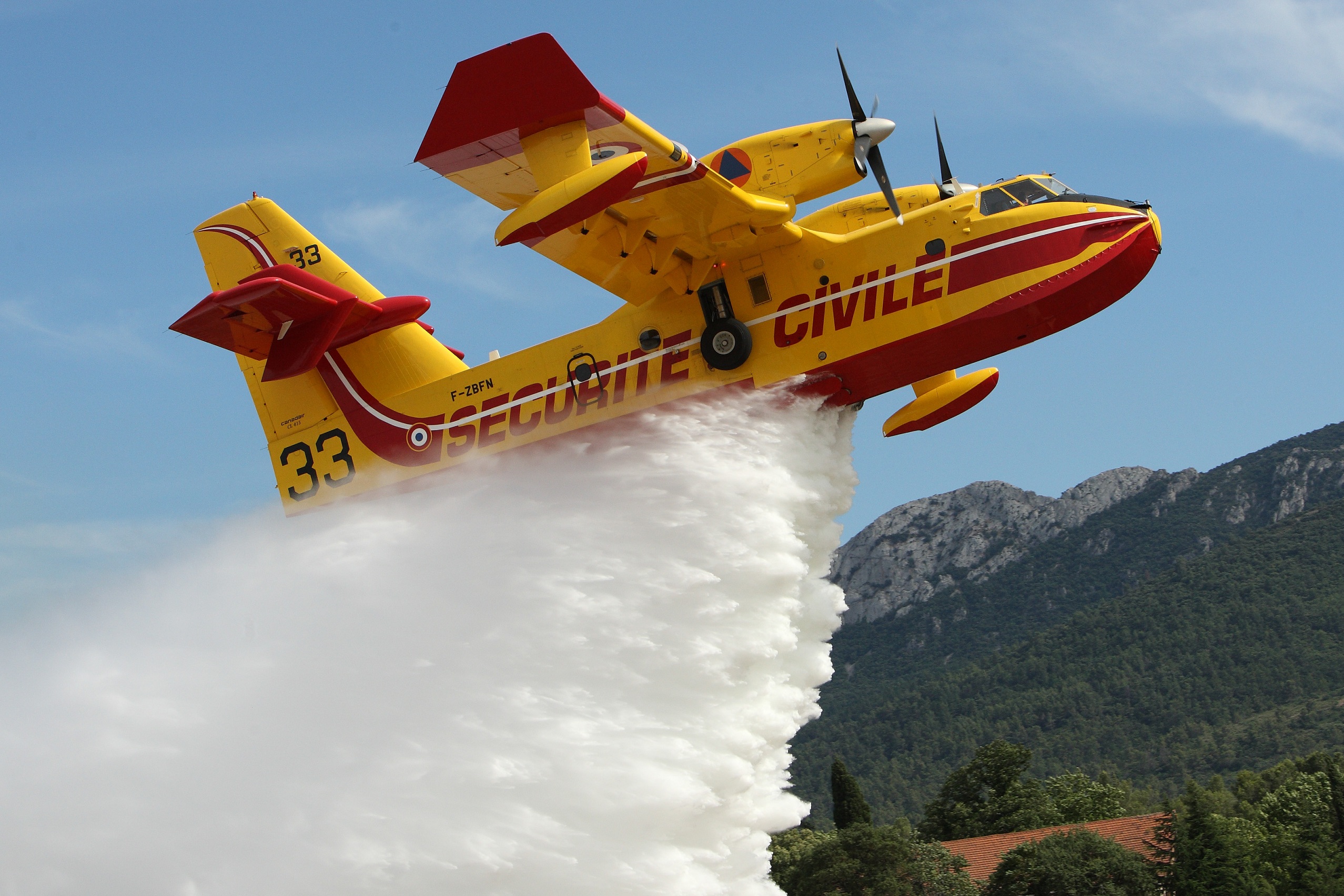 [Jeu] Suite d'images !  - Page 27 FR_canadair