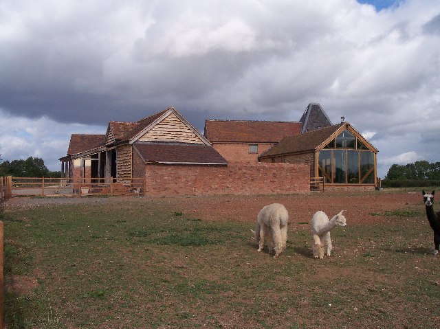 File:Folly Farm Oast House and Barn Conversion - geograph.org.uk - 57472.jpg