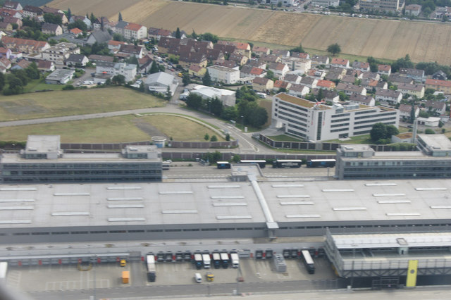 File:Hangars am Flughafen Stuttgart - geo-en.hlipp.de - 12888.jpg