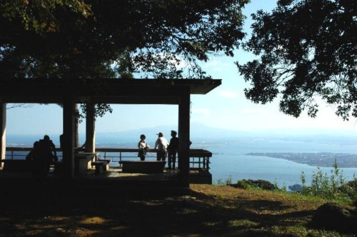 File:Kezouji Temple on Mount Makuragi in Matsue City - 松江市の華蔵寺（けぞうじ）.jpg